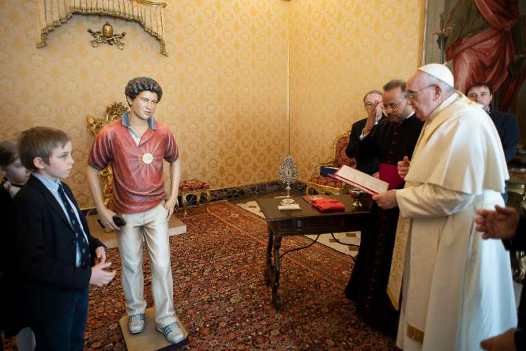 Pope Francis blessed Carlo Acuis statue for orphanage in Egypt